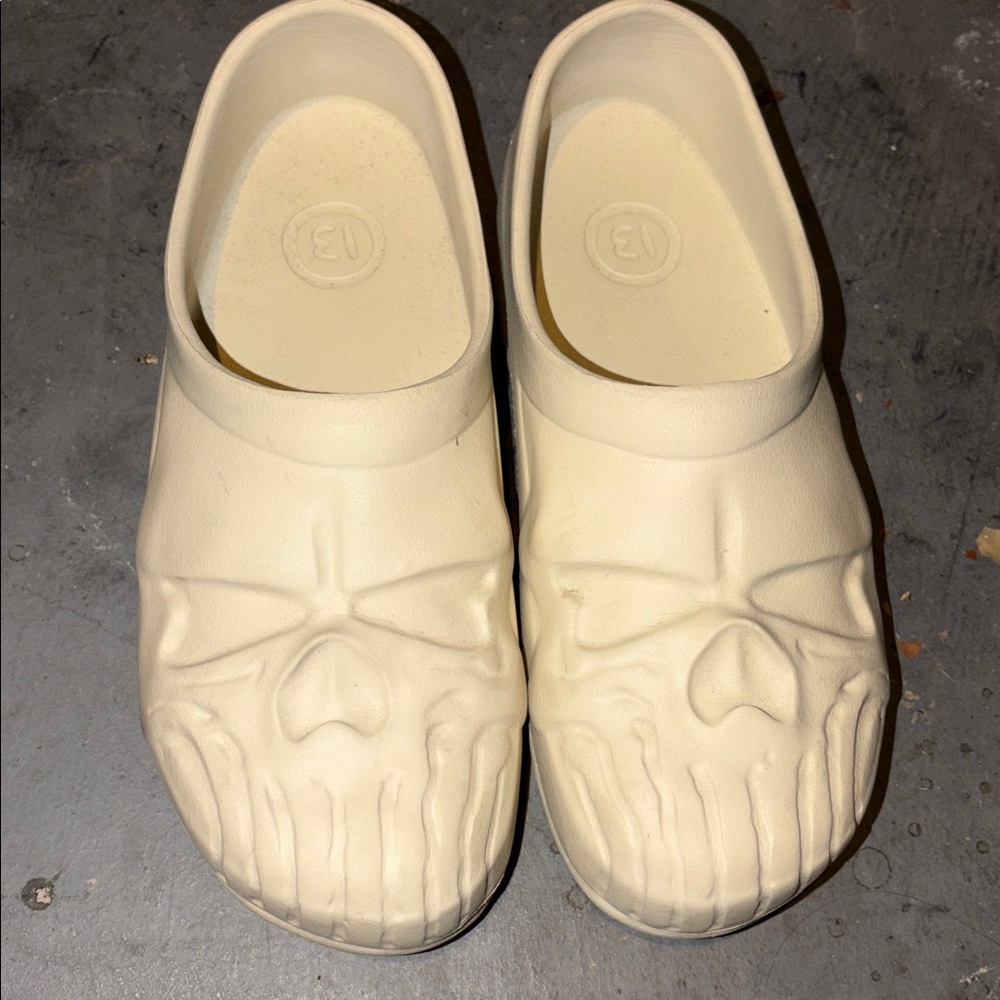 Warren Lotus obligatory foam slides bone size 13 men’s exc condition skull front